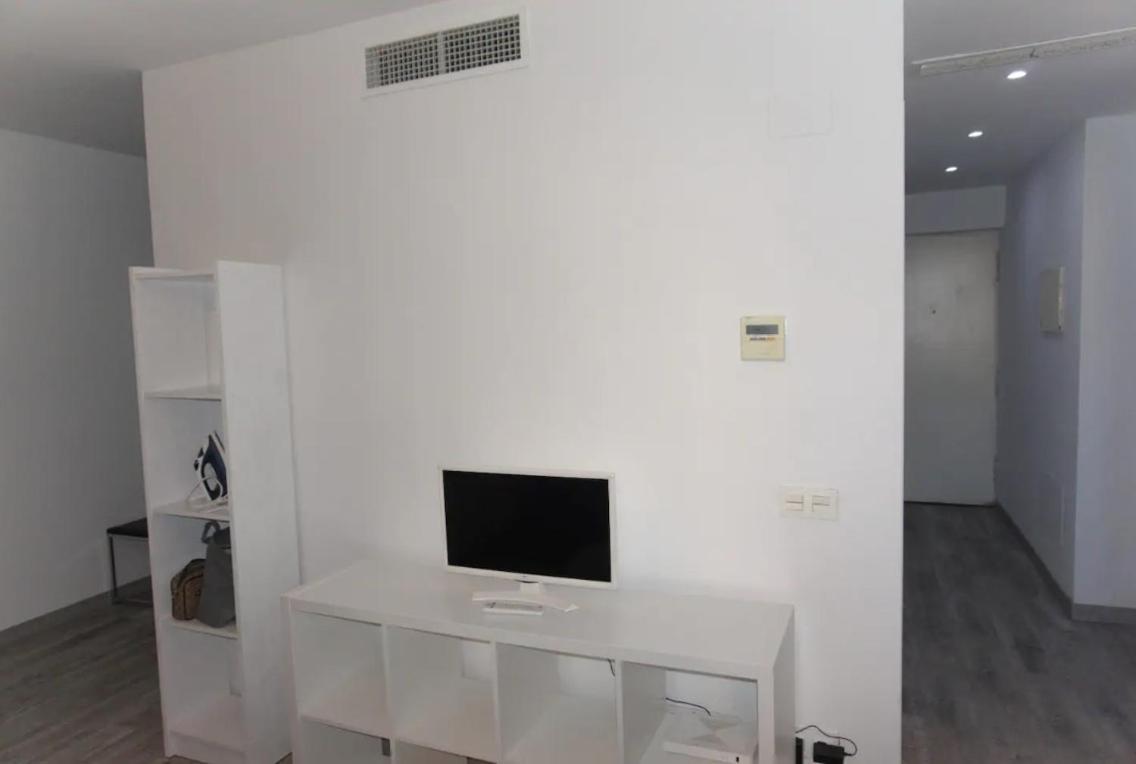 Estudio En Plaza Vara Del Rey Madrid Bagian luar foto